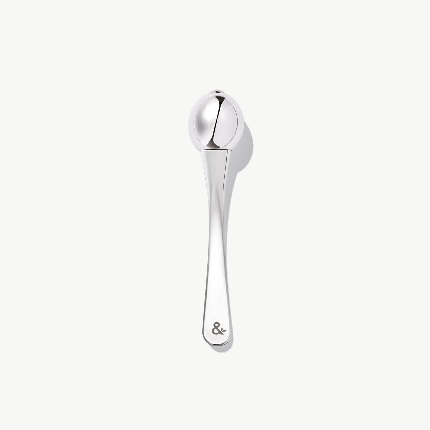De-puff eye roller with smooth metal head shown on a white background